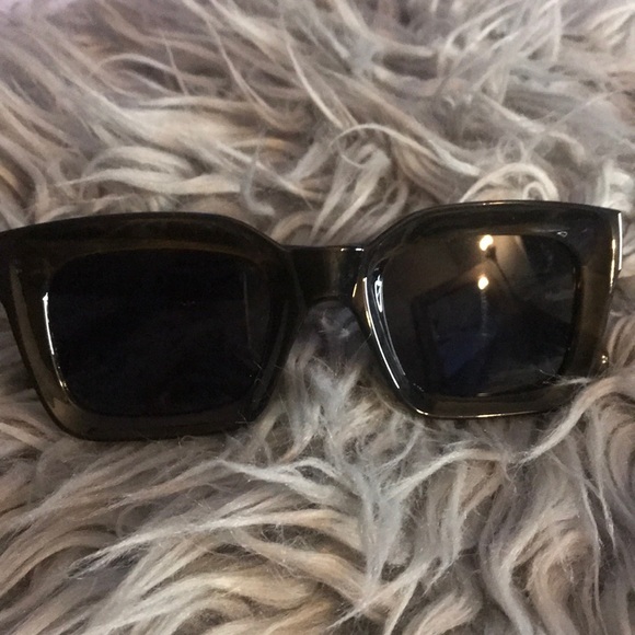 Dark green shades - Picture 1 of 2